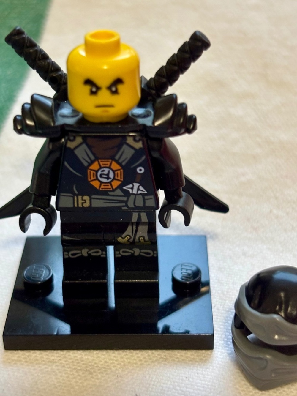 LEGO NINJAGO Possession "Cole (Deepstone Armour)" njo0140 with stand & accessori